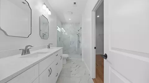 Entry Way - 930 Lullwater Rd, Red Bank, TN 37415 photo 5 of 7