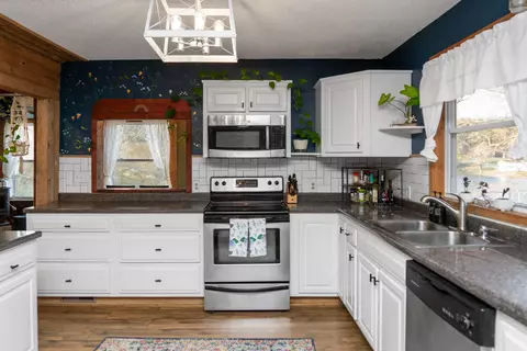 Kitchen - 67 Doe Cir, Dunlap, TN 37327 photo 4 of 8