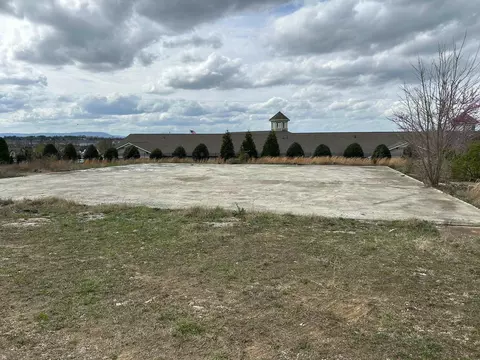 7725 Shallowford Rd, Chattanooga, TN 37421