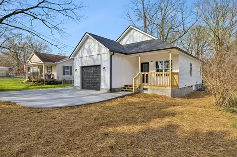 311 Crescent Ave, Chickamauga, GA 30707