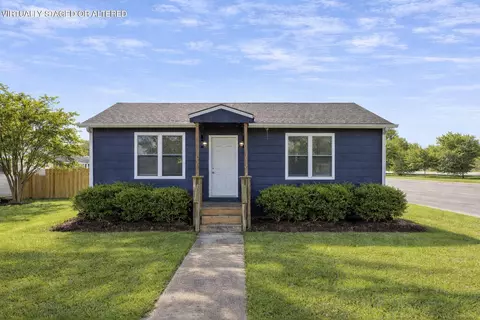 1004 Mcfarland Ave, Rossville, GA 30741