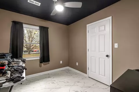 Bedroom - 258 E Hills Rd, Jasper, TN 37347 photo 2 of 5