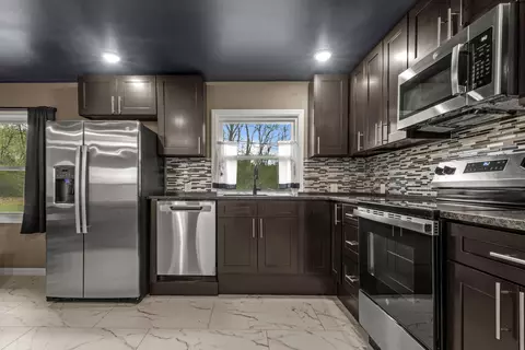 Kitchen - 258 E Hills Rd, Jasper, TN 37347 photo 3 of 5
