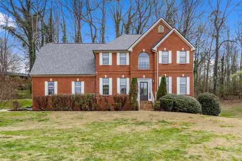 1436 Cambridge Point Dr, Hixson, TN 37343