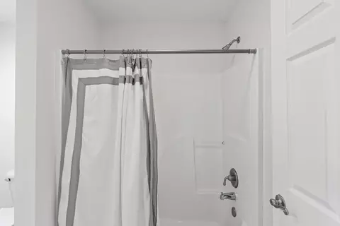 Bath - 8746 Streamside Dr, Ooltewah, TN 37363 photo 6 of 7