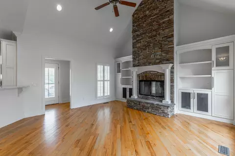 Living - 8323 Mitchell Mill Rd, Ooltewah, TN 37363 photo 11 of 18