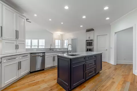 Kitchen - 8323 Mitchell Mill Rd, Ooltewah, TN 37363 photo 2 of 17
