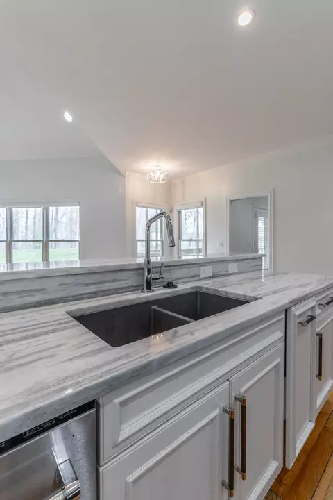Kitchen - 8323 Mitchell Mill Rd, Ooltewah, TN 37363 photo 11 of 17