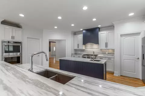 Kitchen - 8323 Mitchell Mill Rd, Ooltewah, TN 37363 photo 16 of 17