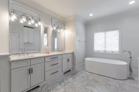 Bath - 8323 Mitchell Mill Rd, Ooltewah, TN 37363 photo 5 of 14