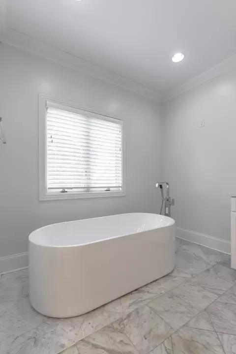 Bath - 8323 Mitchell Mill Rd, Ooltewah, TN 37363 photo 7 of 14