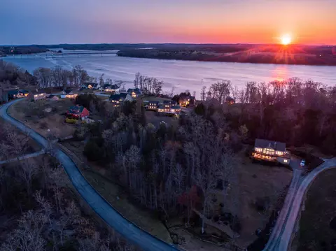 15732 Channel Point Dr, Sale Creek, TN 37373