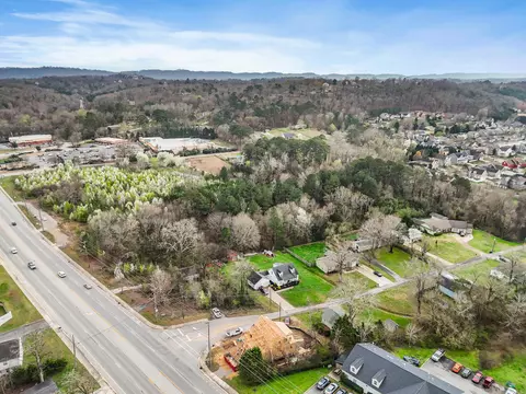 8528 E Brainerd Rd, Chattanooga, TN 37421 photo 3