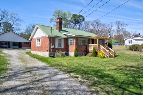 809 N Oakwood St, Rossville, GA 30741
