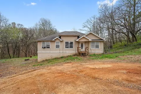 112 Raymond Ln, Rossville, GA 30741