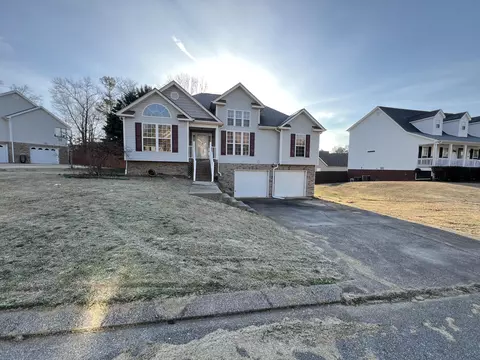 7598 Pfizer Dr, Ooltewah, TN 37363