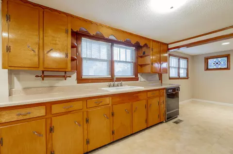 Kitchen - 1010 Main St, Kimball, TN 37347 photo 1 of 4