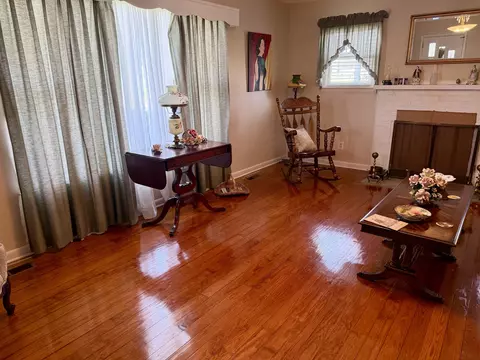 Living - 1010 Main St, Kimball, TN 37347 photo 1 of 8
