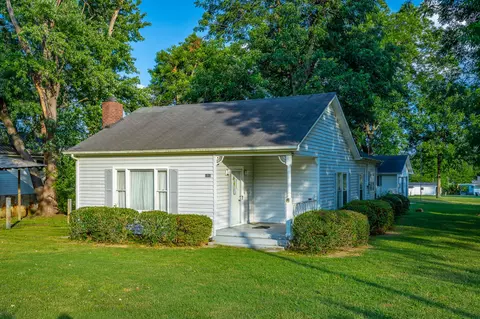 Exterior - 1010 Main St, Kimball, TN 37347 photo 5 of 12