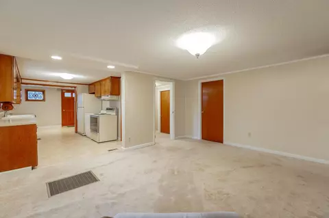 Living - 1010 Main St, Kimball, TN 37347 photo 4 of 8