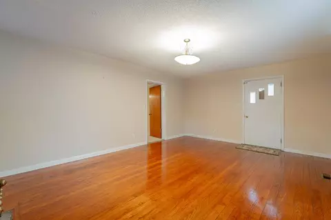 Living - 1010 Main St, Kimball, TN 37347 photo 6 of 8