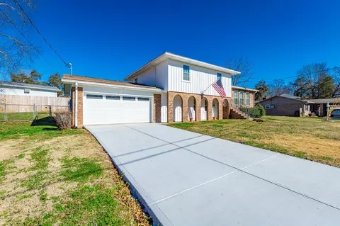 1112 Park Forrest Dr, Fort Oglethorpe, GA 30742