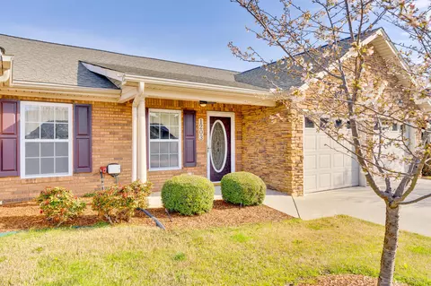 1203 Applebrook Dr, Rossville, GA 30741