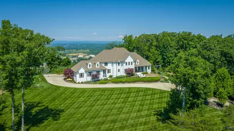8269 Balata Dr, Ooltewah, TN 37363