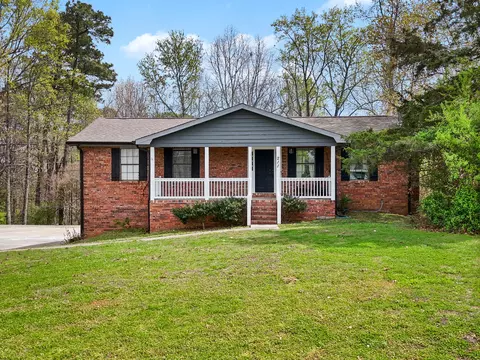 211 Lakeview Dr SE, Dalton, GA 30721