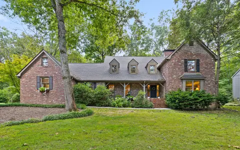 403 Dunsinane Rd, Signal Mountain, TN 37377