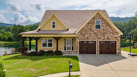 8815 Silver Maple Dr, Ooltewah, TN 37363 photo 2