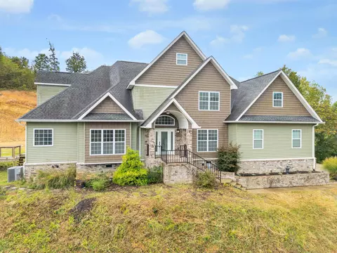 54 Whispering Pine Dr, Trenton, GA 30752