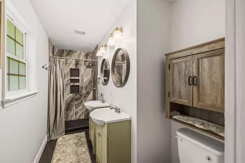 Bath - 98 Battleview Dr, Ringgold, GA 30736 photo 2 of 4