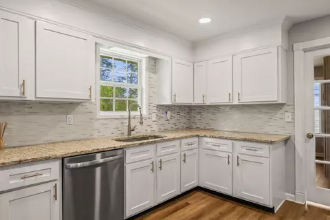 Kitchen - 98 Battleview Dr, Ringgold, GA 30736 photo 2 of 4