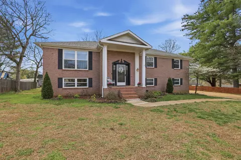 1715 Lake Wood Cir, Hixson, TN 37343