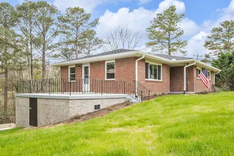 208 Hilltop Dr, Rossville, GA 30741