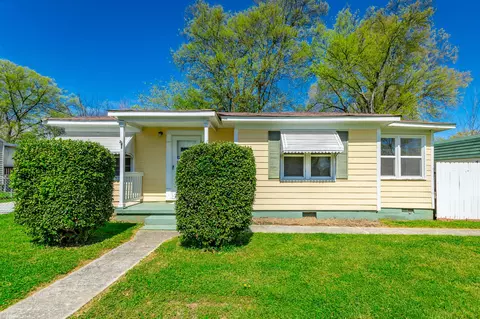 1713 Strawberry Ln, Hixson, TN 37343