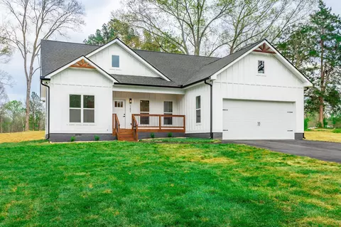 282 Glade Rd, Rossville, GA 30741