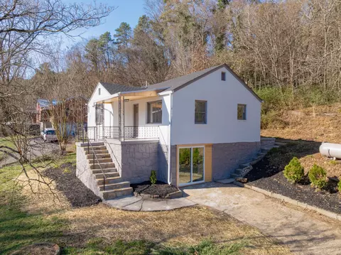 109 Hogan Rd, Rossville, GA 30741