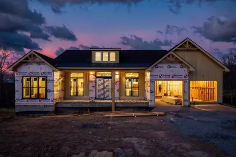 649 Snowy Meadow Ln, Soddy Daisy, TN 37379
