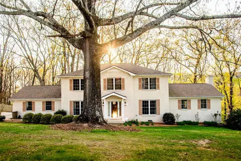 5702 Queen Mary Ln, Chattanooga, TN 37415