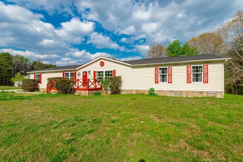 218 Edgewater Dr, Chickamauga, GA 30707