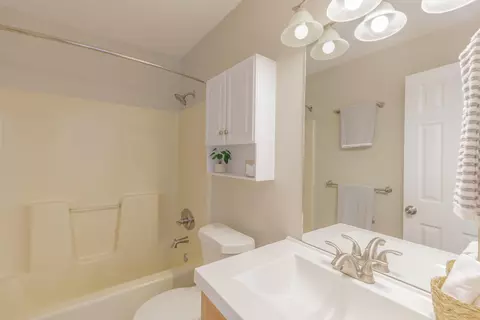Bath - 1306 Mcintire Rd, Rock Spring, GA 30739 photo 3 of 4