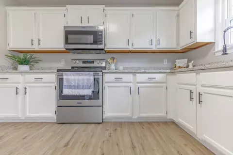 Kitchen - 1306 Mcintire Rd, Rock Spring, GA 30739 photo 4 of 5