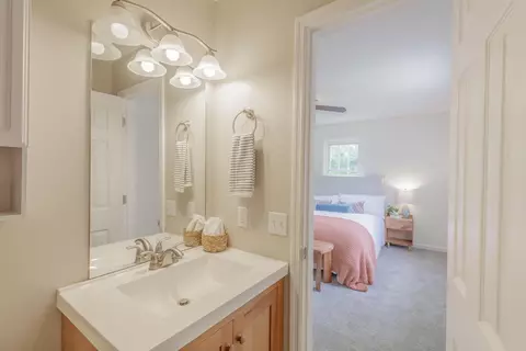Bath - 1306 Mcintire Rd, Rock Spring, GA 30739 photo 4 of 4
