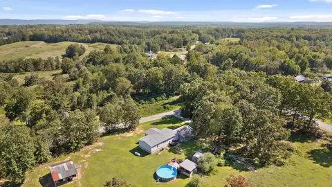 37 Scratch Ankle Rd, Trenton, GA 30752