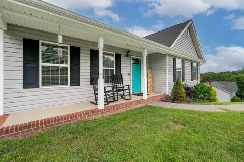 Exterior - 610 Eagle View Dr, Ringgold, GA 30736 photo 2 of 10