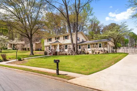 2239 Rocky Face Cir, Dalton, GA 30720