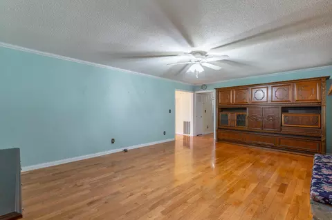 Living - 204 Dodd Rd, Ringgold, GA 30736 photo 3 of 11