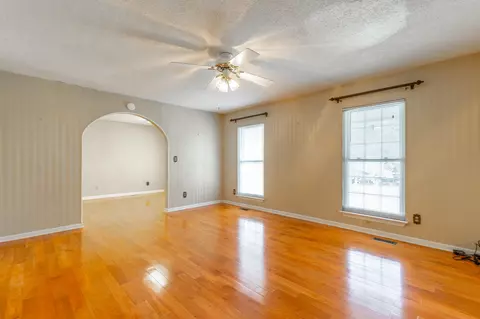 Living - 204 Dodd Rd, Ringgold, GA 30736 photo 9 of 11
